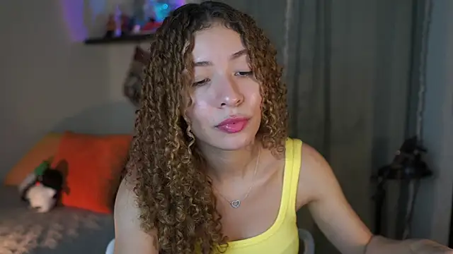 Snapshot of isabella-garcia- chatting on 11/17/25, 09:53 isabella-garcia- online show from 11/17/25, 09:53