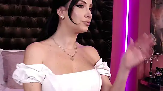 StephanyMillan online show from 12/14/25, 05:57