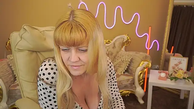 BellaLaPetit online show from 11/10/25, 02:38