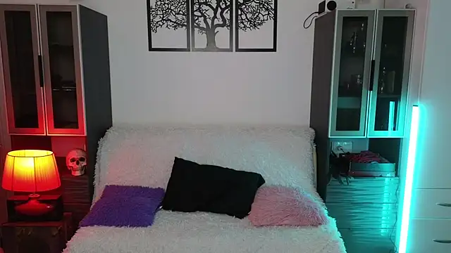 Lila West online show from 12/08/24, 04:18