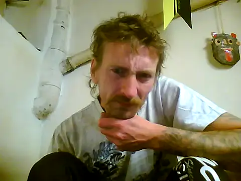 Snapshot of KokosMartin chatting on 09/17/25, 07:37 KokosMartin online show from 09/17/25, 07:37