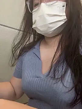 Snapshot of ariel_613 chatting on 10/03/25, 04:42 ariel 613 online show from 10/03/25, 04:42