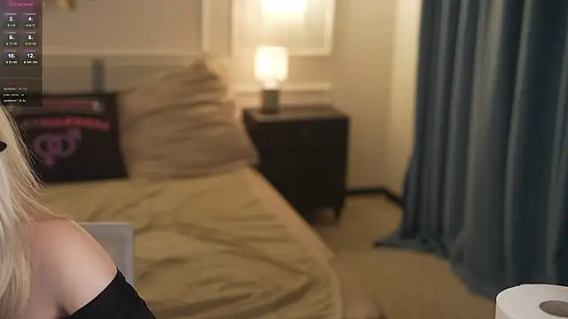 Snapshot of Scarlett_Sweet054 chatting on 11/14/25, 03:44 Scarlett Sweet054 online show from 11/14/25, 03:44