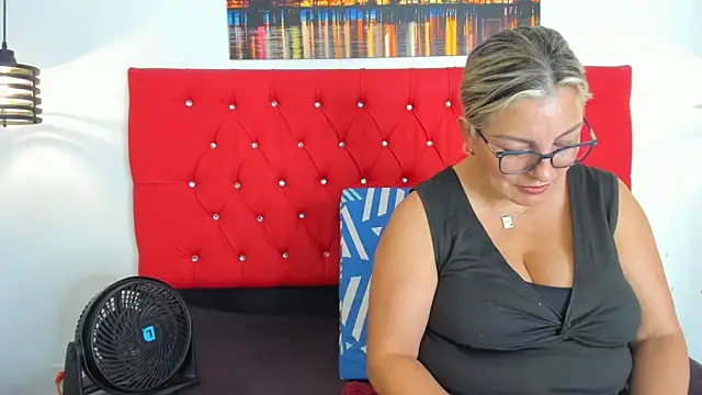 carolinacrus01 online show from 10/15/25, 05:13