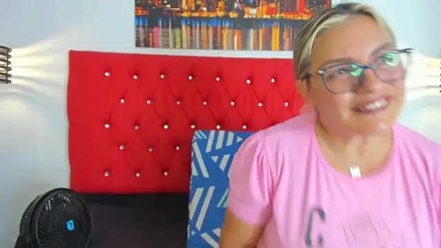 carolinacrus01 online show from 10/20/25, 02:06