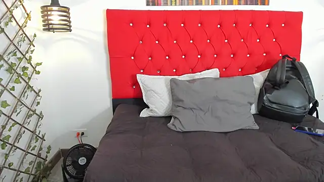 carolinacrus01 online show from 10/23/25, 04:06