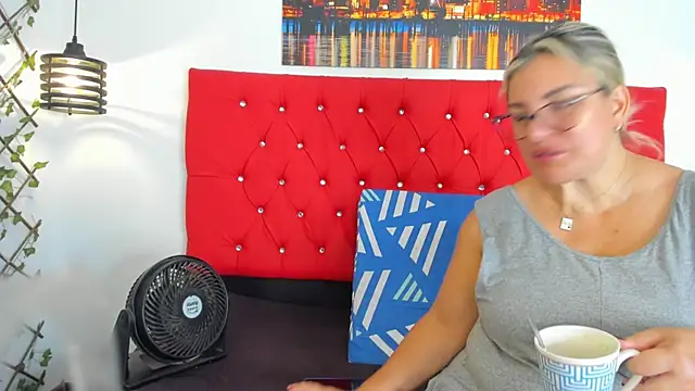 carolinacrus01 online show from 11/10/25, 03:22