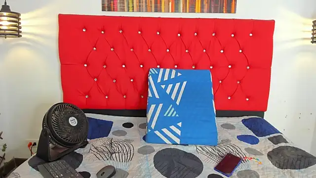 carolinacrus01 online show from 11/19/25, 01:22