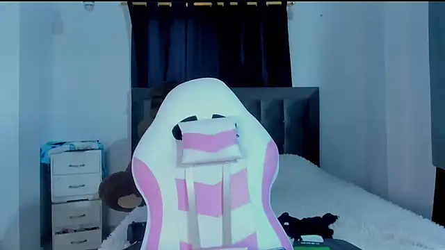 Snapshot of ISA_BELLA_VZL chatting on 12/04/25, 04:05 ISA BELLA VZL online show from 12/04/25, 04:05