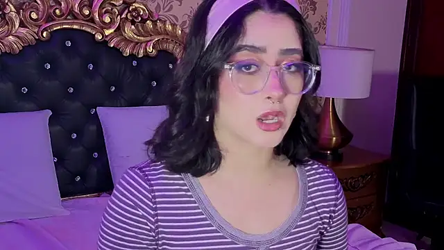 LiLLiAnderson online show from 11/21/25, 11:53