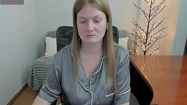 Snapshot of Alisha_Skyes chatting on 12/22/25, 04:26 Alisha Skyes online show from 12/22/25, 04:26