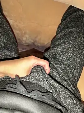 Snapshot of rrrrrriyyffhyeeee chatting on 10/26/25, 04:18 rrrrrriyyffhyeeee online show from 10/26/25, 04:18