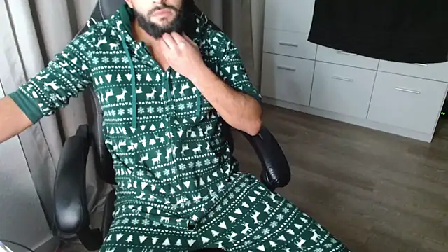 Snapshot of Milo9210 chatting on 10/16/25, 08:10 Milo9210 online show from 10/16/25, 08:10