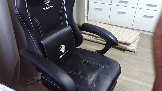 Snapshot of Milo9210 chatting on 11/01/25, 06:43 Milo9210 online show from 11/01/25, 06:43