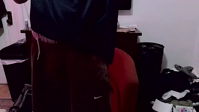 Snapshot of Magnetic127 chatting on 11/13/25, 09:19 Magnetic127 online show from 11/13/25, 09:19