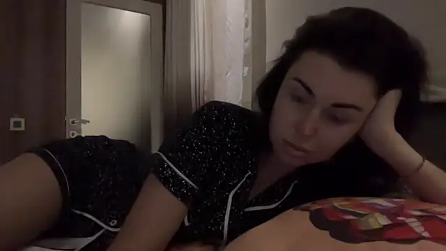 Snapshot of Gilin1 chatting on 11/06/25, 08:10 Gilin1 online show from 11/06/25, 08:10