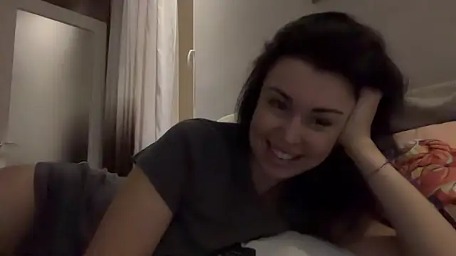 Snapshot of Gilin1 chatting on 11/19/25, 08:20 Gilin1 online show from 11/19/25, 08:20