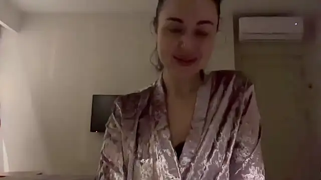 Snapshot of Gilin1 chatting on 02/13/26, 09:11 Gilin1 online show from 02/13/26, 09:11