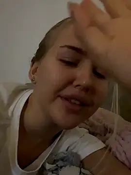 Snapshot of CandyVice chatting on 10/28/25, 08:22 CandyVice online show from 10/28/25, 08:22