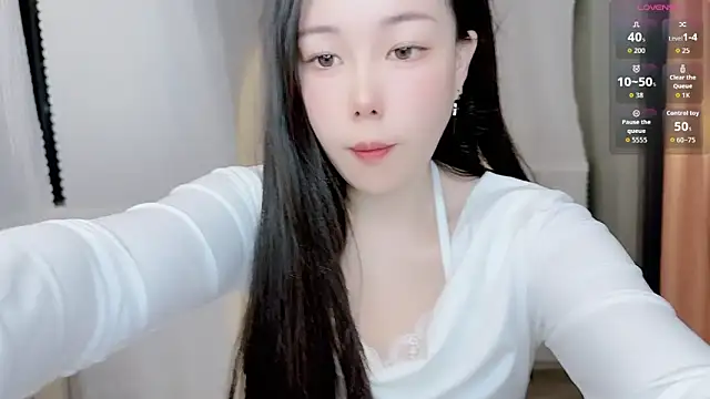 Snapshot of Bella_Ava chatting on 12/15/25, 03:38 Bella Ava online show from 12/15/25, 03:38