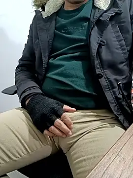 Snapshot of Yaman_33 chatting on 01/13/26, 06:18 Yaman 33 online show from 01/13/26, 06:18