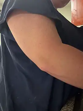 Snapshot of kittenxd4 chatting on 09/08/25, 10:53 kittenxd4 online show from 09/08/25, 10:53