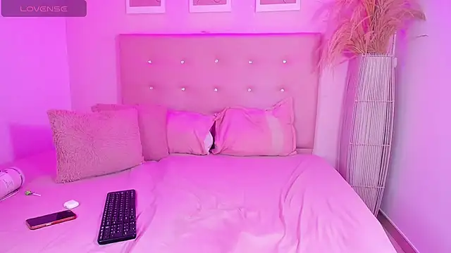 Snapshot of ANNIE_DOLCE_ chatting on 02/15/26, 01:57 ANNIE DOLCE online show from 02/15/26, 01:57