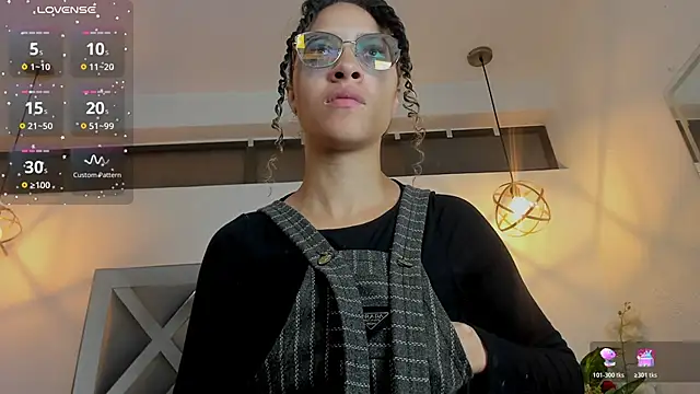 Hanna Cornee  online show from 11/29/25, 01:36