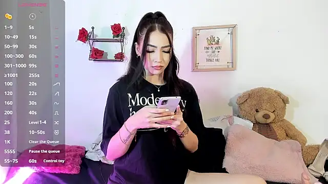 Snapshot of DanielaMarnt_ chatting on 09/18/25, 02:52 DanielaMarnt  online show from 09/18/25, 02:52