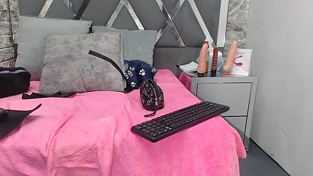 Snapshot of YanetRose chatting on 10/27/25, 03:10 YanetRose online show from 10/27/25, 03:10