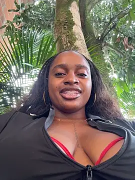 Snapshot of darle_volant chatting on 04/19/26, 06:10 darle volant online show from 04/19/26, 06:10