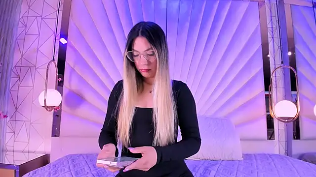VesperVelvet online show from 06/03/26, 04:48