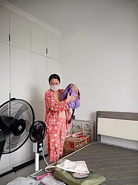 chengcheng12 online show from 12/22/25, 01:24