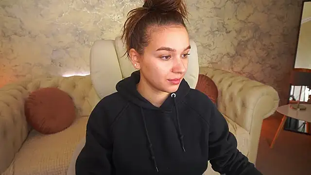 UrMuseOn online show from 11/22/25, 08:24