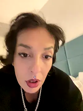 Piggiteablacktea online show from 11/11/25, 07:58