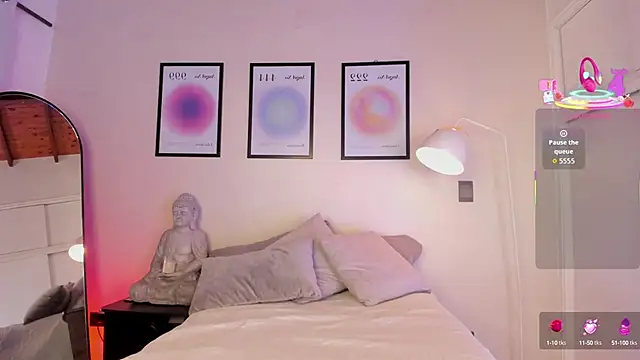 Snapshot of AriaMuse chatting on 10/02/25, 09:22 AriaMuse online show from 10/02/25, 09:22