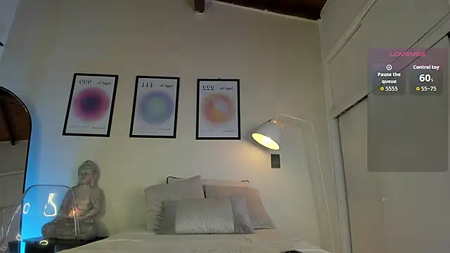 Snapshot of AriaMuse chatting on 12/14/25, 02:11 AriaMuse online show from 12/14/25, 02:11