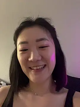 AikoYamada online show from 10/28/25, 06:17