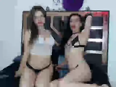 Snapshot of Dark_Moon_21 chatting on 10/30/25, 03:13 Dark Moon 21 online show from 10/30/25, 03:13