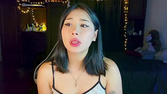 Snapshot of Shisuku_Sophi chatting on 06/21/26, 01:52 Shisuku Sophi online show from 06/21/26, 01:52