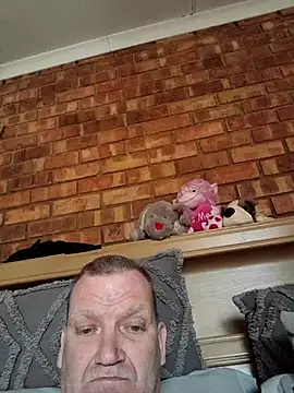 Snapshot of wallacelegend chatting on 09/23/25, 05:54 wallacelegend online show from 09/23/25, 05:54