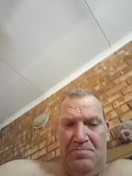 Snapshot of wallacelegend chatting on 10/28/25, 06:17 wallacelegend online show from 10/28/25, 06:17