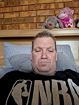 Snapshot of wallacelegend chatting on 11/27/25, 05:53 wallacelegend online show from 11/27/25, 05:53