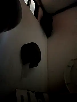 Snapshot of Secreto25 chatting on 10/20/25, 04:24 Secreto25 online show from 10/20/25, 04:24