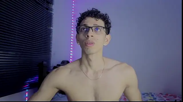 Snapshot of Mike_777king chatting on 03/22/26, 03:54 Mike 777king online show from 03/22/26, 03:54