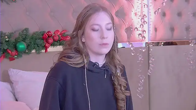 MiaEuphoria  online show from 12/22/25, 04:20