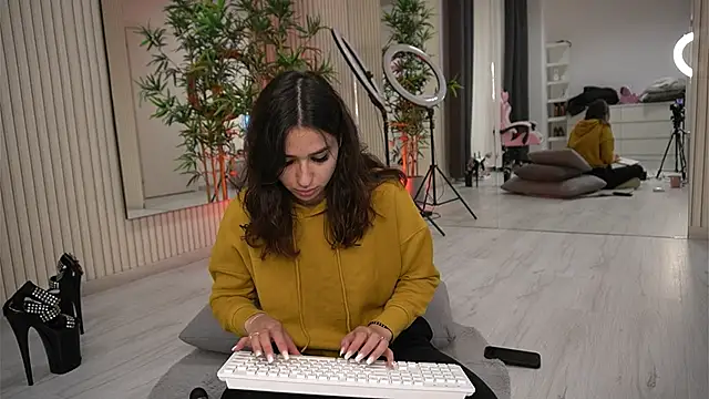 EmmaBlanco online show from 10/18/25, 06:41