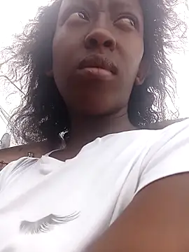 RFeltomWhitJ online show from 11/10/25, 06:23