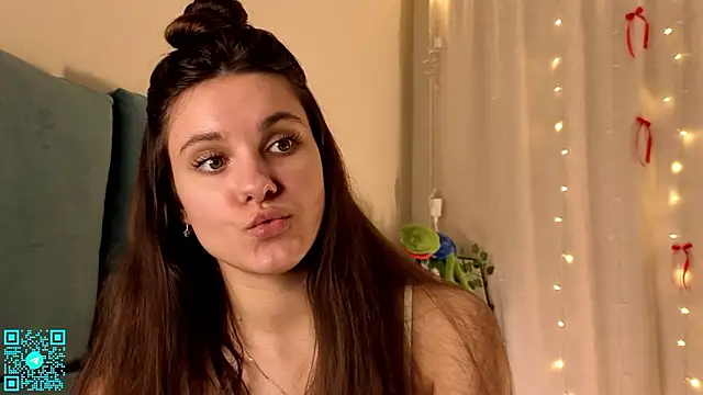Snapshot of chloemilka chatting on 02/15/26, 05:20 chloemilka online show from 02/15/26, 05:20