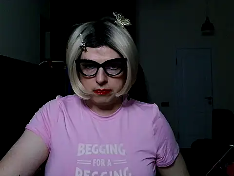 Snapshot of sissyslutmasha chatting on 11/17/25, 06:08 sissyslutmasha online show from 11/17/25, 06:08